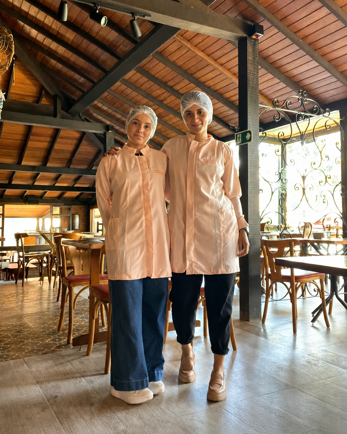 Fundadoras da Caju Consultoria em uma operação de alimentos